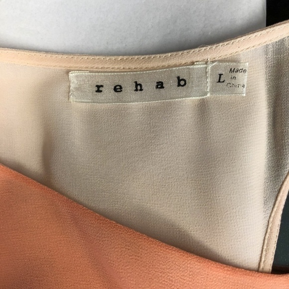 🎉Rehab Peach & Cream Butterfly Sleeve Top🎉 - Picture 4 of 6